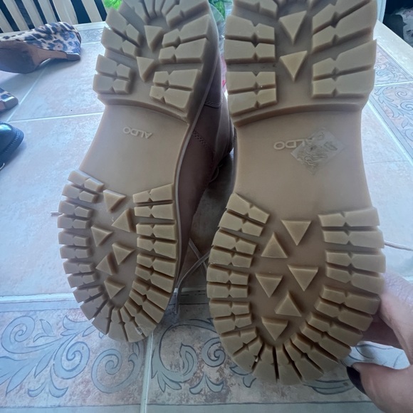 Aldo boots size 9 pink few signs of wear, see the photos for more reference. - Picture 8 of 10